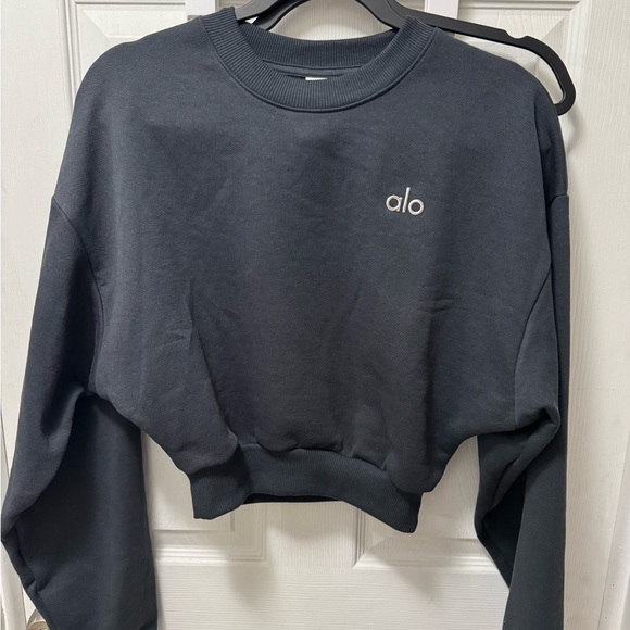 Alo Cropped Accolade Crewneck - Picture 3 of 5